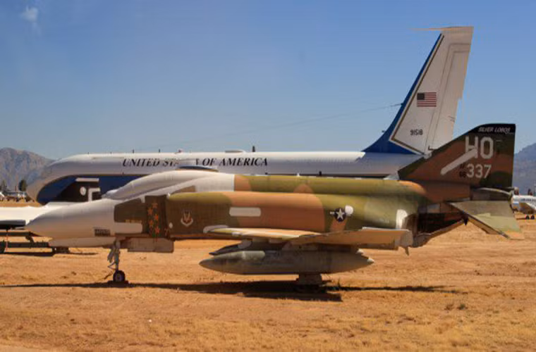 Nhiều máy bay trong số đó có thể trở lại hoạt động chỉ trong thời gian ngắn và chúng vẫn được bảo dường thường xuyên dù bị bỏ mặc ngoài sa mạc. Trong hầu hết các trường hợp từng bộ phận riêng lẻ của một chiếc máy bay được tái sử dụng cho một chiếc máy bay khác vẫn còn trong biên chế hoặc được bán cho nước ngoài.