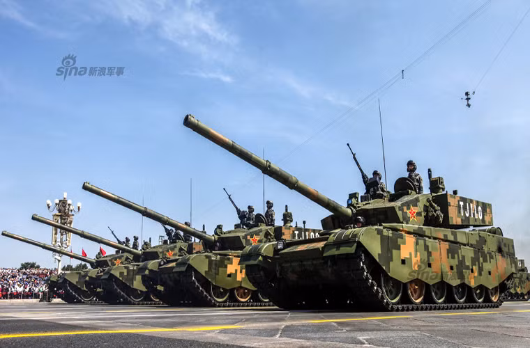 Chiếc xe tăng này có trọng lượng tối đa khoảng 54 tấn, dài 7.7m và có kíp chiến đấu chỉ ba binh sĩ gồm chỉ huy xe, lái xe và pháo thủ.