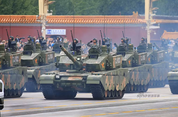 Type 99 là dòng xe tăng chiến đấu chủ lực hiện đại nhất của Quân đội Trung Quốc hiện nay và được đưa vào trang bị từ năm 2001 với nhiều biến thể khác nhau. Trong ảnh là Type 99A trong lễ duyệt binh trên Quảng trường Thiên An Môn của Trung Quốc.