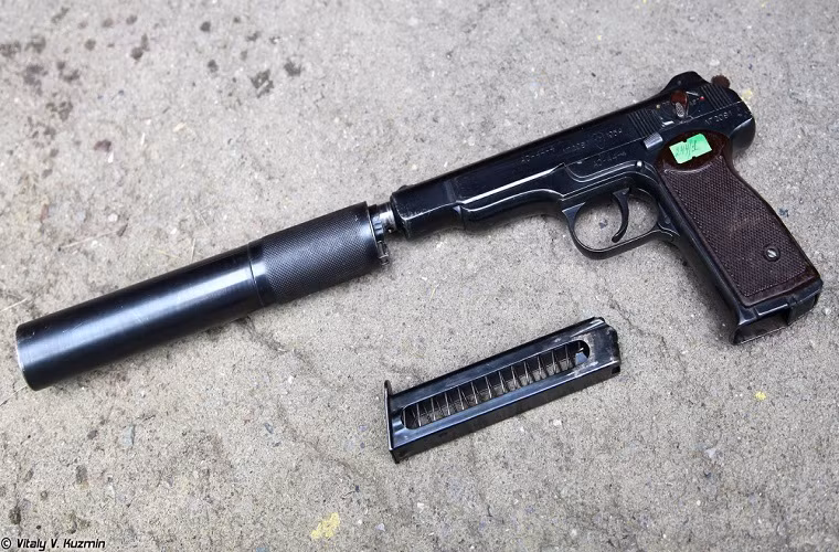 Dù trong giai đoạn 1970 hầu hết các mẫu súng ngắn tự động của Liên Xô đều được thay thế bằng các mẫu súng trường tấn công thu gọn, APB vẫn được Quân đội Liên Xô và KGB đưa vào trang bị với số lượng hạn chế và từ đó cho tới nay nó vẫn tiếp tục phục vụ trong các đơn vị an ninh Nga sau này.