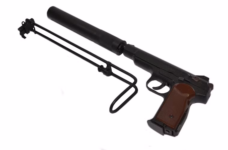 Ngoài ra APB còn được trang bị báng súng mini đi kèm hoặc bao súng kết hợp báng súng, dù vậy thực tế trên chiến trường và trong sử dụng đã chỉ ra rằng việc sử dụng dây đeo với APB như một khẩu súng tiểu liên thuận tiện hơn nhiều do với việc sử dụng bao súng bằng gỗ hay nhựa.