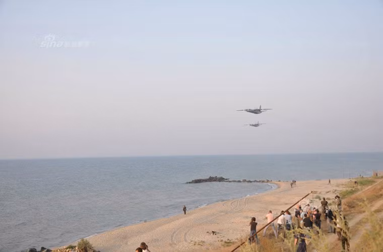 Trong ảnh là hai chiếc An-26 của Không quân Ukraine được điều động tham gia “Sea Breeze – 2016”.