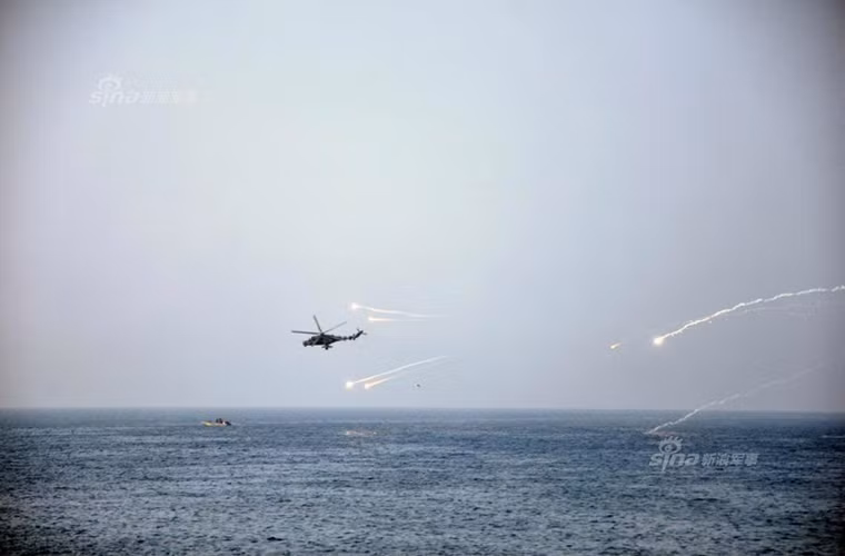 Về trang thiết bị quân sự Ukraine huy động lên đến 9 tàu chiến, 8 máy bay chiến đấu các loại bao gồm cả trực thăng và 50 xe bọc thép, còn phía Mỹ là 1.000 quân cùng 5 tàu chiến, hai tàu ngầm, 8 máy bay các loại và 40 xe bọc thép.