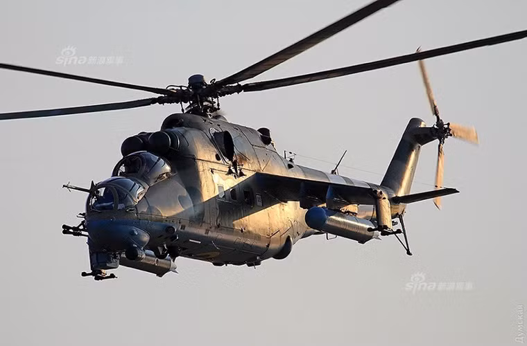 Số lượng Mi-24 của Không quân Ukraine còn khá khiêm tốn chỉ khoảng hơn 30 chiếc, khi nước này để mất không ít Mi-24 trong các cuộc giao tranh ở miền Đông Ukraine. Bên cạnh đó những chiếc Mi-24 của Ukraine đều đã lỗi thời và hầu hết do Liên Xô chế tạo.