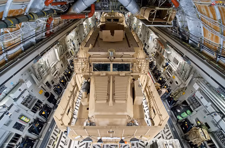 Ngoài Challenger 2, lực lượng tăng thiết giáp của Quân đội Anh còn sở hữu một số cái tên mới khác như xe bọc thép kháng mìn Cougar với biến thể dành cho Quân đội Anh hay xe chiến đấu bộ binh tương lai FRES SV.