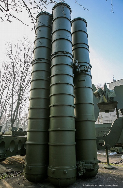 S-300 là một trong những tổ hợp phòng không thành công nhất của Liên Xô trong giai đoạn cuối của Chiến tranh Lạnh, cũng như Nga sau này trên thị trường xuất khẩu vũ khí thế giới.