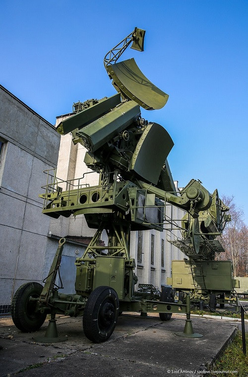 Đài radar bám bắt mục tiêu điều khiển tên lửa SNR-125 "Low Blow" của tổ hợp S-125.