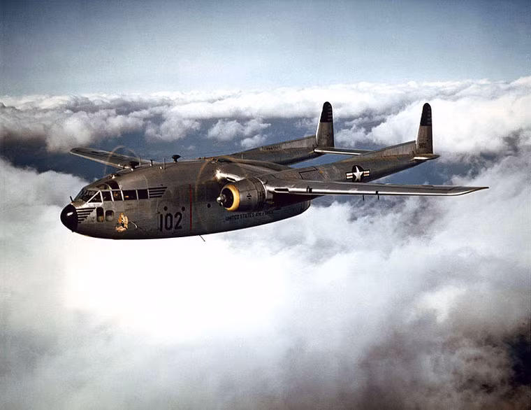 C-119 Flying Boxcar được đưa vào hoạt động từ năm 1949. Máy bay vận tải hai thân này có thể chở theo 62 binh lính hoặc 13,6 tấn hàng hóa. Boxcar phục vụ rộng rãi trong Chiến tranh Triều Tiên. C-119 cũng có phiên bản tấn công mặt đất với 4 súng máy M134 Minigun với tốc độ bắn 6.000 viên/phút. Khoảng 1.150 chiếc đã được xuất xưởng, Không quân Mỹ cho phi cơ này nghỉ hưu vào cuối những năm 1960.
