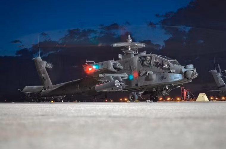 Một chiếc trực thăng tấn công AH-64 Apache không chỉ tác chiến hiệu quả vào ban ngày mà cả ban đêm hay trong mọi điều kiện thời tiết.