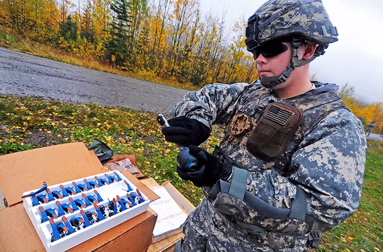 Theo đó, các mẫu lựu đạn của Quân đội Mỹ trước đây không chỉ nguy hiểm cho kẻ thù mà cho cả người sử dụng chúng, điển hình như MK3A2 vốn bị loại biên từ năm 1975. Trong khi đó người anh em của nó là M67 vẫn còn tiếp tục phục vụ sau gần 50 năm.