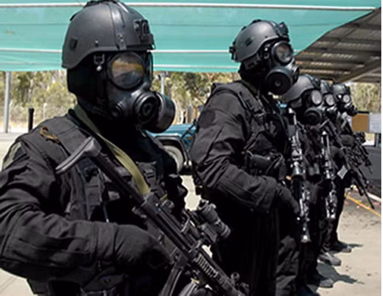 Trong mỗi nhóm tuần tra gồm 15 người sẽ có 4 người được đào tạo với chuyên môn đặc biệt về xử lý tín hiệu radio, tháo dỡ bom mìn, y tế hoặc ngôn ngữ học ngoài những kỹ năng cơ bản của một lính đặc nhiệm.