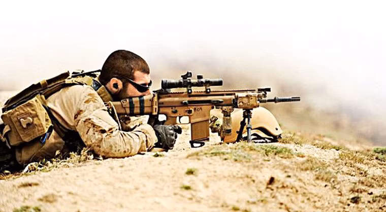 Các ứng viên muốn vượt qua đợt sơ tuyển phải hoàn thành bài kiểm tra hành quân đi bộ dài 64 km trong vòng 20 giờ, chạy 6,4 km trong 30 phút, bơi 3,2 km trong 90 phút.