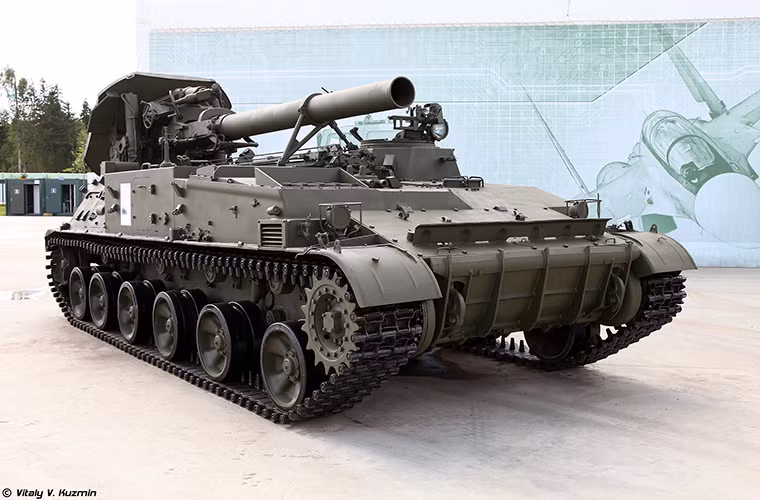 Do có kích thước và trọng lượng khá lớn mỗi viên đạn cối 240mm khoảng 130kg nên tốc độ bắn của 2S4 chỉ khoảng 1 viên/phút. Ngoài ra 2S4 còn có thể bắn được nhiều loại đạn cối khác nhau gồm đạn cối tự dẫn hoặc đạn hạt nhân chiến thuật.