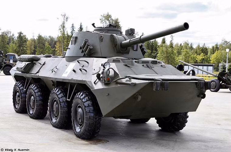 Một gương mặt khác được giới thiệu trong phóng sự ảnh của Vitaly Kuzmin là mẫu pháo cối tự hành 2S23 Nona-SVK 120mm. Nó được phát triển dựa trên mẫu pháo cối tự hành 2S9 Nona với khác biệt duy nhất là việc 2S23 Nona-SVK sử dụng khung gầm của xe bọc thép chở quân BTR-80.