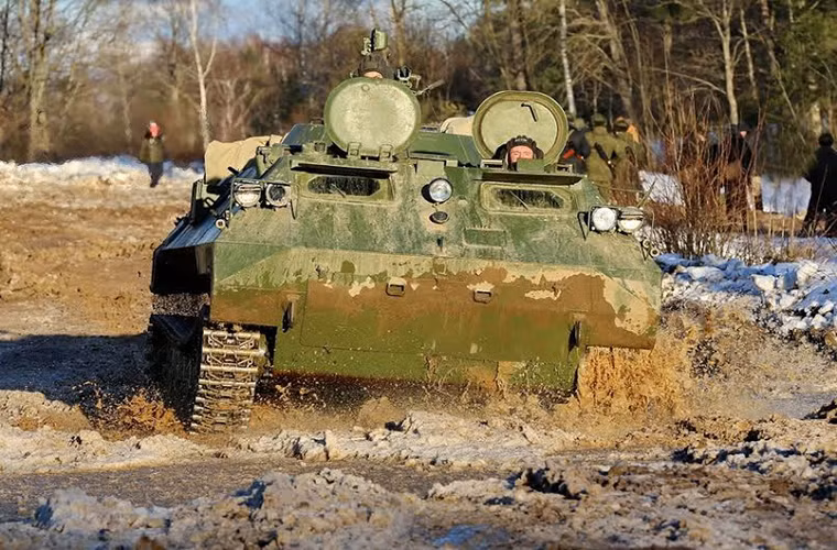 Một cái tên không thể thiếu trong các sư đoàn bộ binh cơ giới Nga là dòng xe bọc thép đa năng MT-LB do Liên Xô phát triển. Mẫu xe bọc thép này được phát triển thành nhiều biến thể khác nhau trong đó đa số là trinh sát chiến trường và hỗ trợ hậu cần.