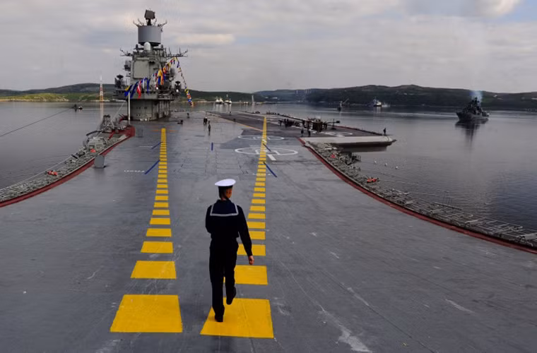 Một số nguồn tin thuộc ngành công nghiệp quốc phòng Nga cho biết, thời gian tàu Đô đốc Kuznetsov đi vào sửa chữa lớn đã được ấn định vào quý đầu tiên của năm 2017 và nó sẽ diễn ra ít nhất trong hai năm.