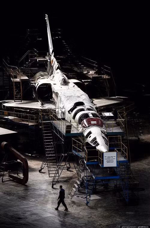 Thất bại với kế hoạch mua Tu-22M3, Trung Quốc buộc phải tiếp tục phát triển H-6K vốn là biến thể nội địa hóa của nước này từ dòng máy bay ném bom tầm xa Tu-16 do Liên Xô chế tạo trước đây. Trong ảnh là một chiếc Tu-22M của Nga được nâng cấp lên biến thể Tu-22M3.