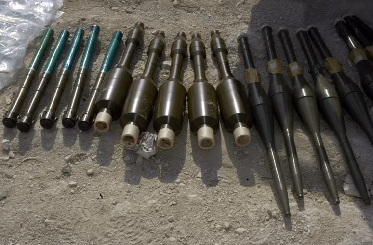 Ngoài sự hiệu quả trên chiến trường thì một yếu tố nữa dẫn đến sự thành công của RPG-7 chính là chi phí tối thiểu dành cho nó. Hàng trăm hay ngàn đơn vị đạn GP-7 dành cho RPG-7 có thể được xuất bán chỉ trong một ngày trên toàn thế giới với nguồn cung gần như vô tận đã khiến loại vũ khí này rẻ hơn bao giờ hết nhất là tại Trung Đông.