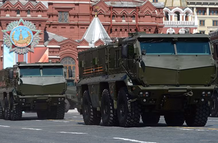 Tiếp đến là đội hình xe bọc thép đa năng kháng mìn Typhoon-K và Typhoon-U một trong những thành tựu mới nhất của ngành công nghiệp quốc phòng Nga. Nguồn ảnh: Sputnik