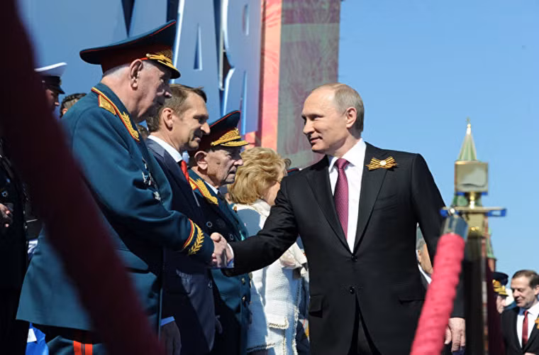 Hình ảnh Tổng thống Nga Vladimir Putin tại lễ đài trung tâm nơi diễn ra lễ duyệt binh. Nguồn ảnh: Sputnik