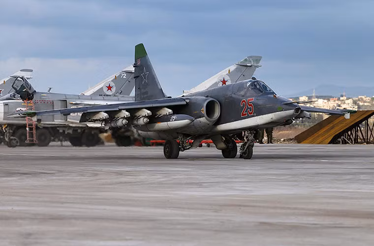 Một chiếc Su-25 có thể mang theo tối đa tới 4 tấn bom kể cả các loại bom dẫn đường thông minh thế hệ mới của Nga.