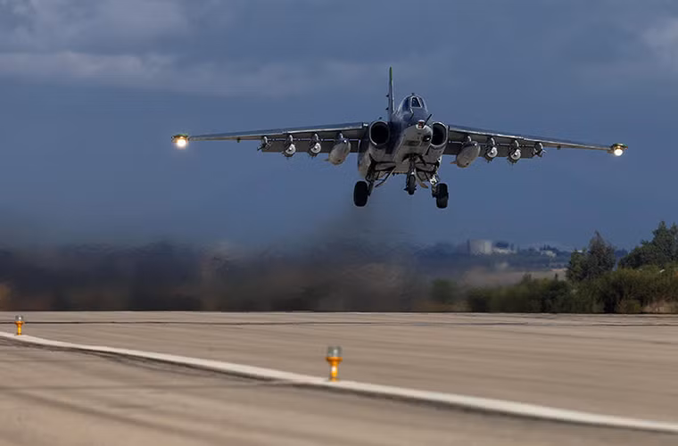 Cường kích Su-25 dù được đưa vào trang bị từ thời Liên Xô nhưng cho đến nay nó vấn là một trong những mẫu cường kích tốt nhất của Không quân Nga và điều này thể hiện rõ qua những gì nó làm được tại Syria.