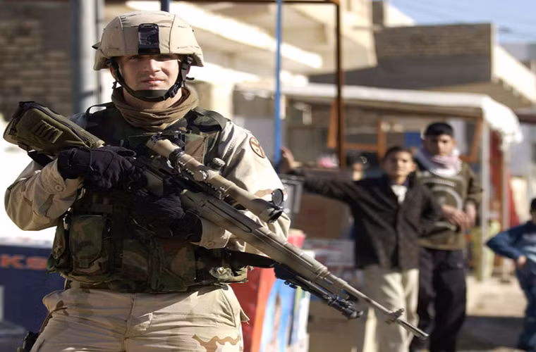 Cuối thập niên 1960, Quân đội Mỹ bắt đầu tìm kiếm một mẫu súng trường bắn tỉa mới hiệu quả và chính xác hơn khẩu M40 vốn bộc lộ nhiều nhược điểm khi tác chiến thực địa tại chiến trường Việt Nam. Đầu năm 1969 Quân đội Mỹ đã tìm được ứng cử viên thích hợp - súng trường bắn tỉa M21 được phát triển dựa trên khẩu M14 của Mỹ lúc đó.