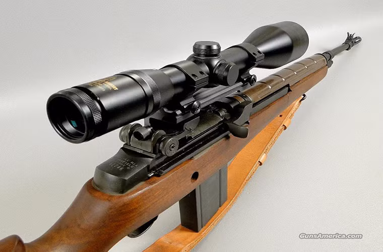 Do được thiết kế dựa trên M14 nên M21 cũng sử dụng đạn tiêu chuẩn 7.62×51mm của NATO. Dù lúc đó M14 cũng đang dần được thay thế bởi dòng súng trường tấn công M-16 sử dụng đạn tiêu chuẩn 5.56×45mm nhưng nguồn cung đạn 7.62mm dành cho M21 cũng không phải vấn đề gì quá lớn.