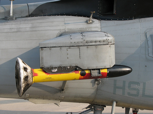 Bat mi tac dung vu khi, khi tai tren truc thang san ngam-Hinh-5