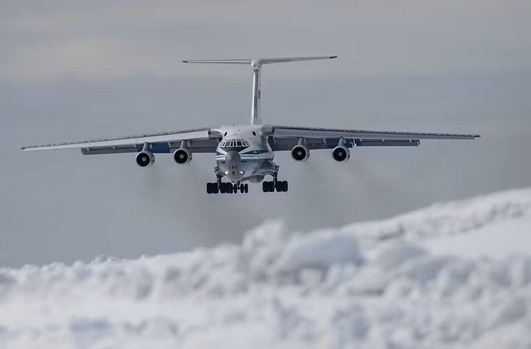 Theo hãng thông tấn Star, các đơn vị đặc nhiệm của Quân đội Nga và Lính thủy Đánh bộ Belarus vừa có đợt tập trận chung tại Bắc Cực với sự tham gia của hơn 100 binh sĩ của cả hai nước. Điều này sẽ hoàn toàn bình thường nếu như cuộc tập trận trên không có sự liên kết với Hiệp ước an ninh tập thể CSTO. Nguồn ảnh: Star