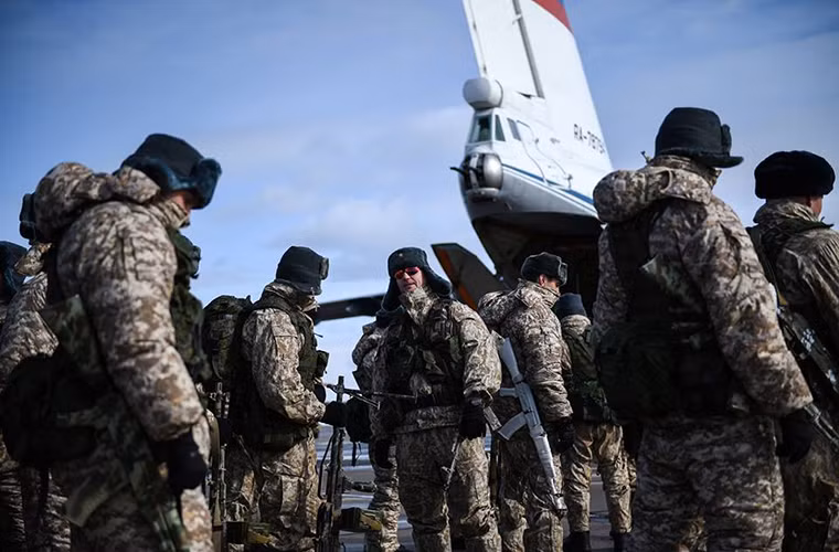 Tập kết sẵn sàng cho đợt nhảy dù mới. Nguồn ảnh: Star