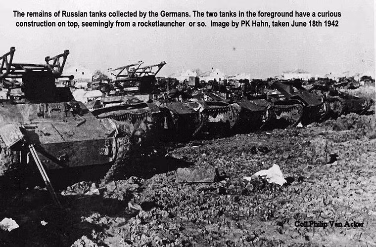 Các trận chiến với quân Đức vào năm 1941 đã khiến Liên Xô trả giá đắt hơn bao giờ hết, toàn bộ các quân đoàn cơ giới chủ lực của Moscow bị vô hiệu hóa và tiêu diệt. Thậm chí nỗ lực đẩy lùi quân Đức ở Ukraine của Hồng quân cũng biến thành một thảm họa. Đến cuối tháng 6/1941. Liên Xô đã mất tới 4.300 xe tăng, chiếm 75% số xe tăng tham chiến ban đầu trong khi đó quân Đức chỉ mất vỏn vẹn 250 chiếc. Lý do cho thất bại này là cơ cấu quá cồng kềnh và dễ bị tổn thương của các quân đoàn cơ giới Liên Xô.