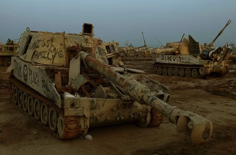 Những khẩu pháo tự hành 2S3 tại Taji chỉ còn lại mỗi bộ khung.