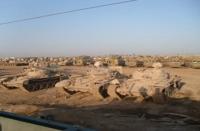 Trong số đó có cả những chiếc xe tăng T-72 - dòng xe tăng chiến đấu chủ lực của Quân đội Iraq hiện tại.