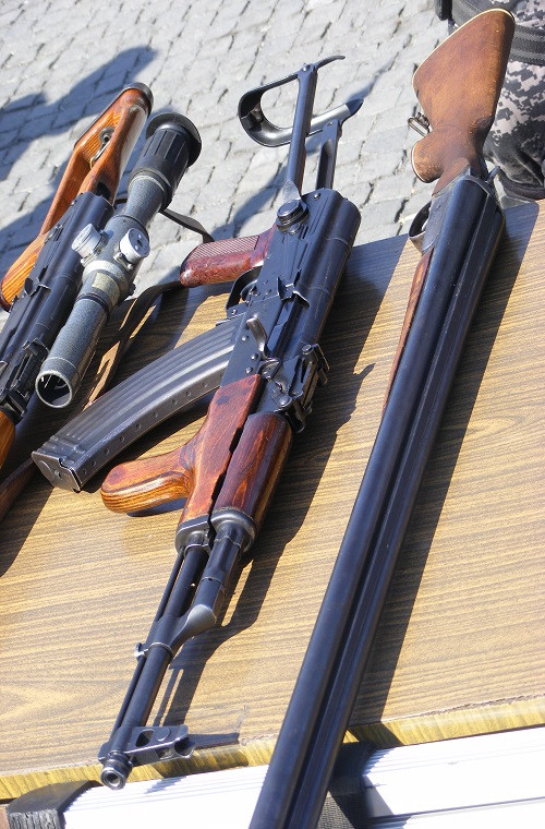 PM md. 63 cũng sử dụng cơ chế nạp đạn bằng khí nén với thoi nạp đạn xoay với hai móc lớn khóa viên đạn cố định vào vị trí giống như trên AK-47.