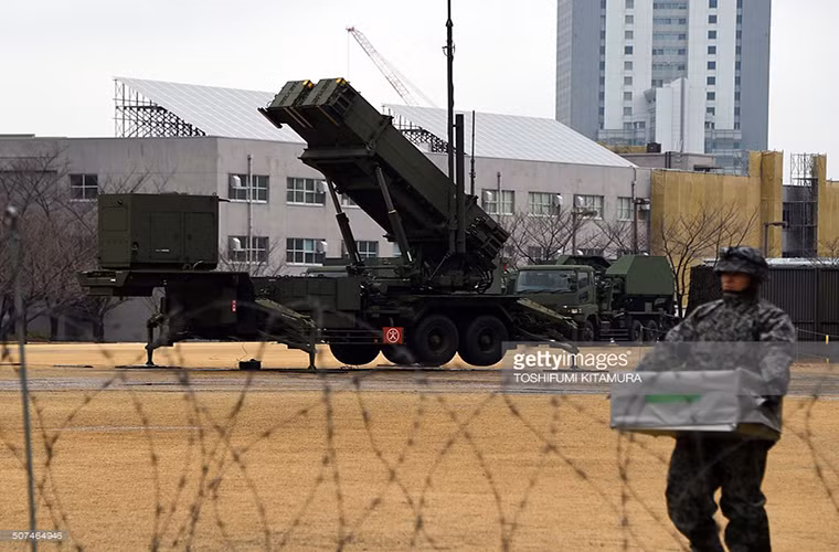 Do kích thước tên lửa nhỏ hơn nên mỗi hộp phóng chứa được 4 tên lửa thay vì chỉ 1 tên lửa như PAC-2. Như vậy, mỗi xe phóng mang đến 16 quả đạn và với 4 xe phóng mỗi khẩu đổi thì tổng số đạn là 64 quả (so với 16 quả của PAC-2 trước đây). Điều này mang lại lợi thế rất lớn về mặt hỏa lực.