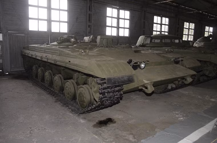 Tuy nhiên nguyên mẫu Object 288 lại được phát triển dựa trên một nguyên mẫu khác là Object 287 vốn được phát triển như một tổ hợp tên lửa chống tăng tự hành mang theo các tên lửa chống tăng Taifun 9M15. Trong ảnh là nguyên mẫu Object 287.