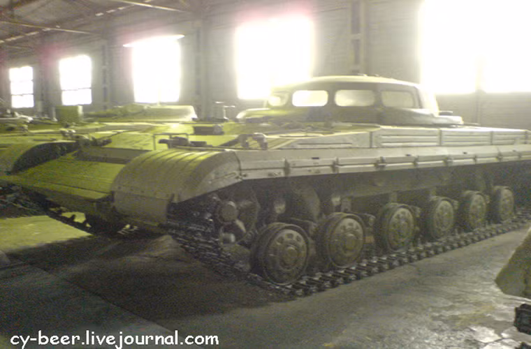 Đề án phát triển xe tăng Object 288 đơn thuần chỉ là nguyên mẫu được Liên Xô chế tạo nhằm thử nghiệm các động cơ tuabin khí sẽ được sử dụng trên T-80 trong tương lai. Do đó chỉ có duy nhất một nguyên mẫu được nhà máy tăng thiết giáp Leningrad Kirov chế tạo.