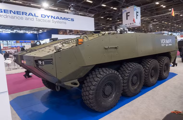 Một nguyên mẫu xe bọc thép chở quân Piranha VCR III được giới thiệu tại Eurosatory 2016.