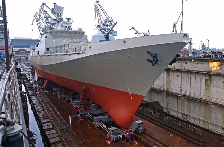 Tờ RIR dẫn lời Phó Tổng giám đốc Tổng công ty đóng tàu Thống nhất Nga Igor Ponomaryov cho hay, Nga đang tiến hành đàm phán bán 3 chiến hạm Project 11356 cho khách hàng nước ngoài. Nguồn ảnh: Sina