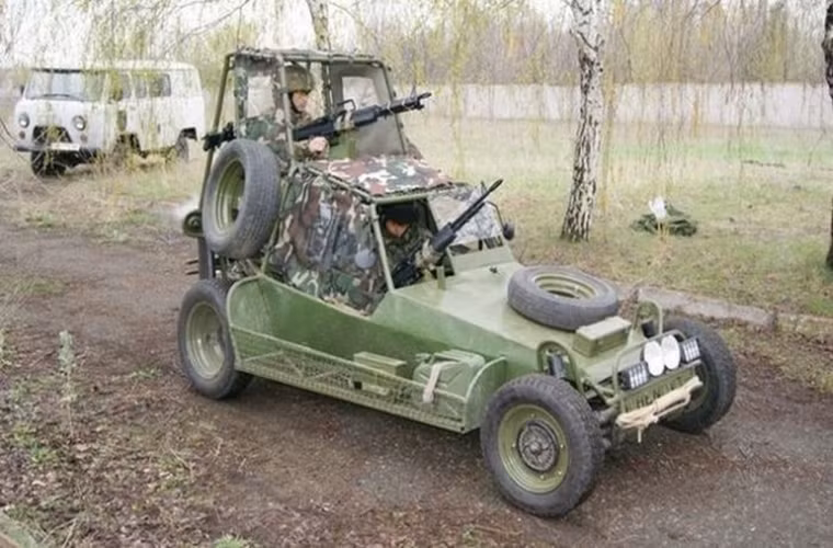 Đặc nhiệm Ukraine trên một mẫu xe địa hình tuy nhiên điểm đặc biệt ở đây là chiếc xe này được trang bị súng máy M60 sử dụng đạn 7.62mm theo chuẩn NATO.