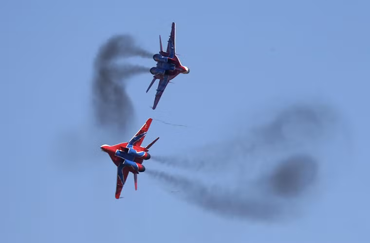 Trong ảnh là màn trình diễn của Phi đội máy bay biểu diễn “Chim Yến” tại phần thi không quân Aviadarts-2016.