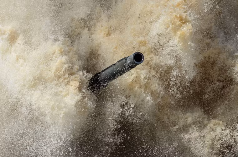 Khoảng khắc chiếc T-72B3 lao xuống chướng ngại nước tại phần thi Tank Biathlon. Tank Biathlon là phần thi đầu tiên trong lịch sử phát triển của International Army Games 2016, nó được tổ chức lần đầu tiên vào năm 2013.