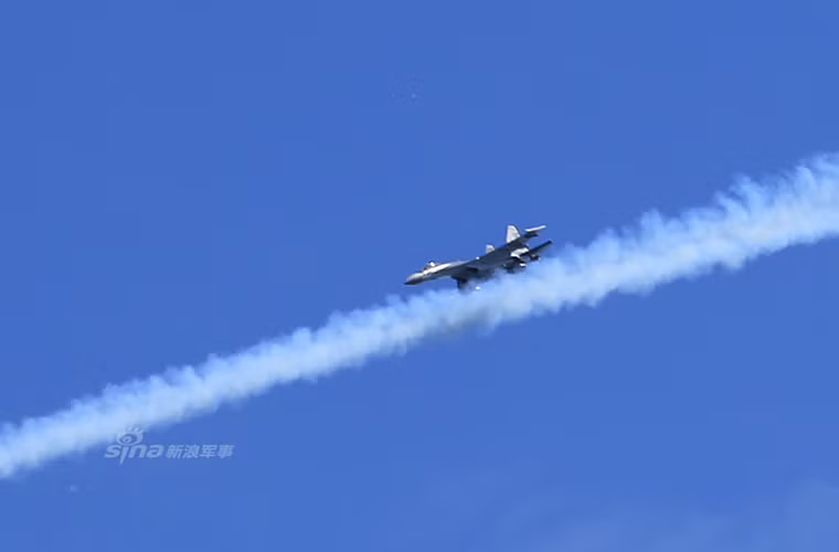 Ngoài JH-7A, Trung Quốc còn cử đến Nga các máy bay chiến đấu Su-30MKK của nước này để tranh tài tại Aviadarts-2016.