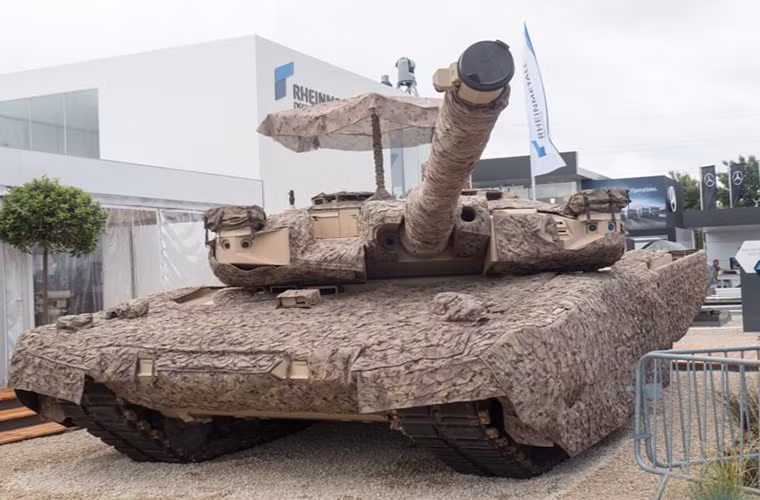 Siêu tăng MBT-ATD hội tụ tất cả các công nghệ chế tạo xe tăng tiên tiến nhất của Rheinmetall. Nó được trang bị sức mạnh hỏa lực vượt trội, hệ thống phòng vệ mới cùng khả năng cơ động. Về cơ bản, MBT-ATD được thiết kế để có thể đáp ứng mọi nhu cầu cho một cuộc chiến tranh hiện đại tương tự như điều mà người Nga đã làm với siêu tăng T-14 Armata.