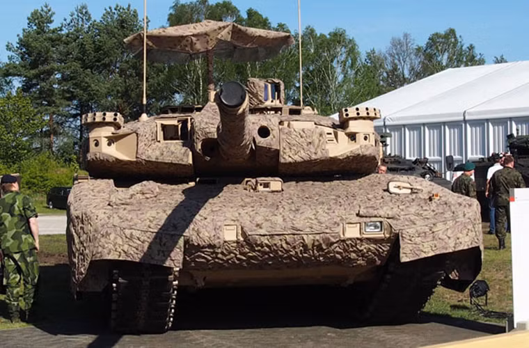 Nguyên mẫu MBT-ATD được phát triển dựa trên nền tảng xe tăng chiến đấu chủ lực Leopard 2AX, nhưng nó lại mang thiết kế của các dòng Leopard 2SG hay Leopard 2 Revolution mà Rheinmetall dành cho một số thị trường xuất khẩu. Cấu hình của MBT-ATD khác gì nhiều so với các biến thể Leopard 2AX mới nhất nhưng nó lại được bổ sung một loạt cải tiến mới đặc biệt là hệ thống phòng vệ.