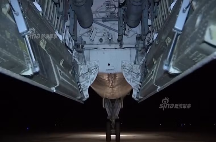 Chúng có thể mang theo tới 69 quả bom thông dụng OFAB-250 trong mỗi lần xuất kích.