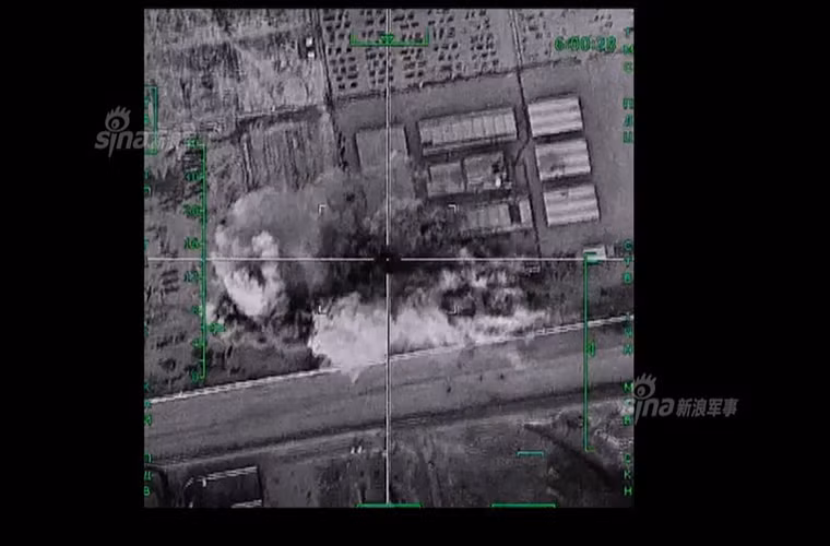 Trong ảnh là một mục tiêu của IS gần thành phố Deir ez-Zor bị san phẳng hoàn toàn sau đợt không kích của Tu-22M3.