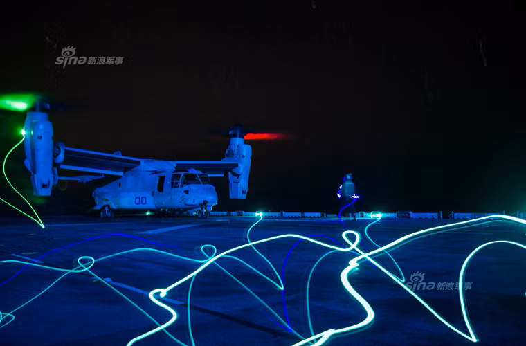 MV-22 là dòng máy bay vận tải quân sự đa năng thế hệ mới của Quân đội Mỹ, nó có thể chở theo tối đa 32 lính thủy đánh bộ cùng đầy đủ trang bị hoặc 9 tấn hàng hóa. Với tầm hoạt động lên tới hơn 700km.