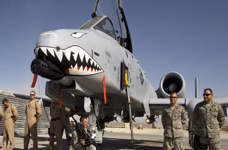 Mặc dù tương lai của A-10 sau năm 2017 vẫn còn khá mờ mịt, nhưng với bối cảnh phức tạp hiện tại thì khó có thể nói trước được liệu Không quân Mỹ có tiếp tục duy trì phi đội A-10 hay không hay chuyển đổi mục đích sử dụng của chúng thành những phương tiện bay chiến đấu không người lái UA-10.